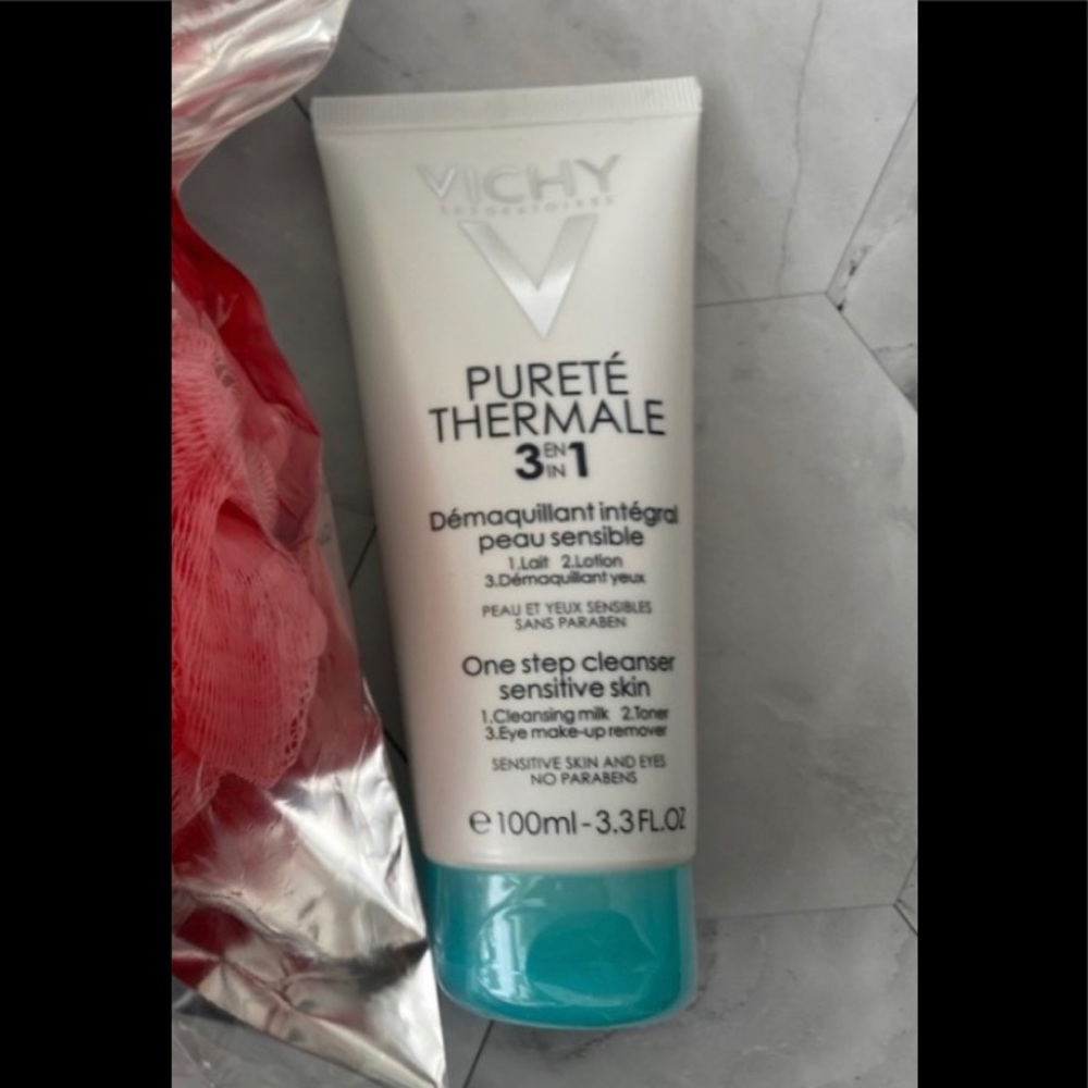 NEW Vichy Thermale 3 in 1 cleanser